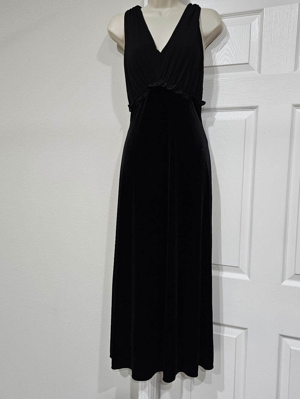 Black Velvet V-Neck Women’s Maxi Dress